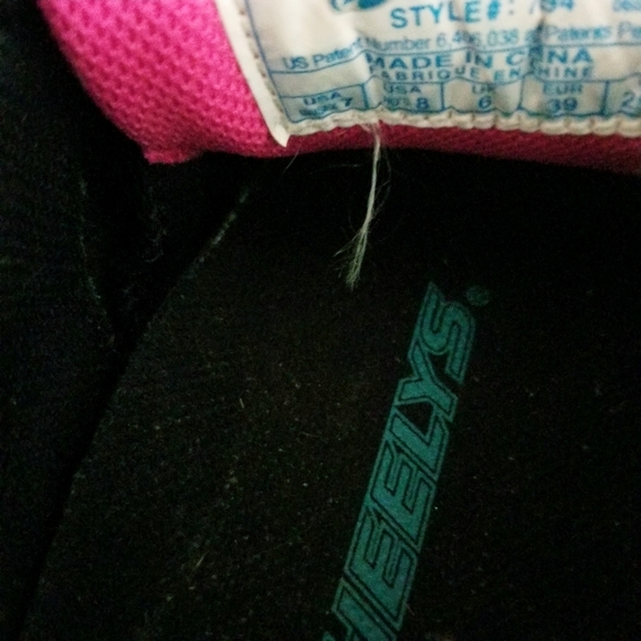 ❌SOLD❌ Vintage Black And Hot Pink Heelys Skate Shoes - Picture 8 of 10